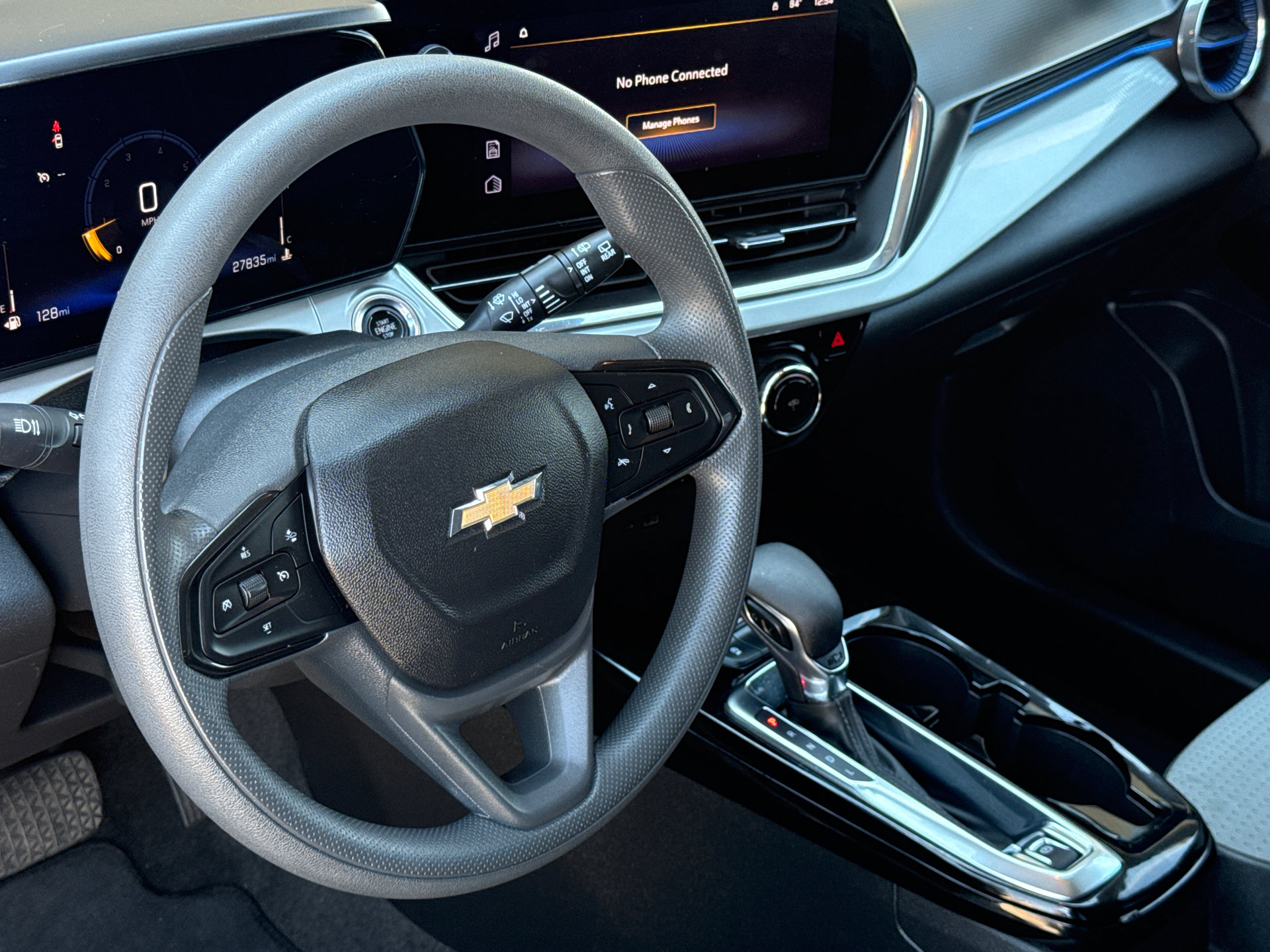 Used 2025 Chevrolet Trax LT FWD image 18
