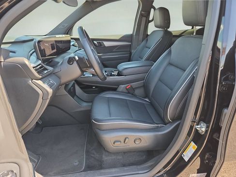 Used 2025 Buick Enclave Preferred FWD image 14