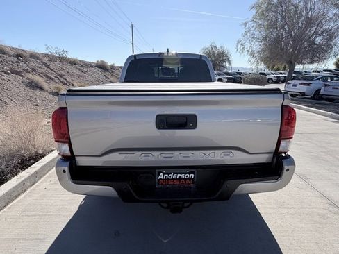 Used 2017 Toyota Tacoma TRD Off-Road image 7