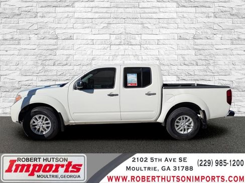 Used 2019 Nissan Frontier SV image 1