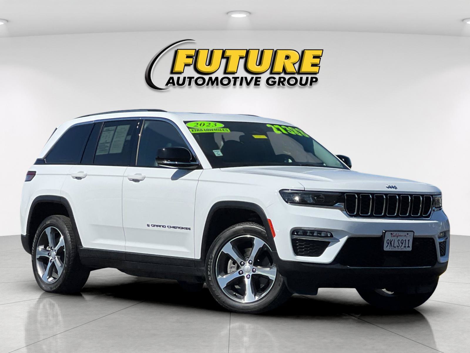 Used 2023 Jeep Grand Cherokee 4WD 4xe image 1
