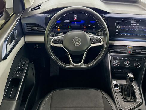 Used 2022 Volkswagen Taos SE image 16