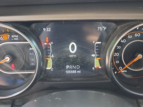 Used 2021 Jeep Wrangler Unlimited Sahara AWD/4WD image 7