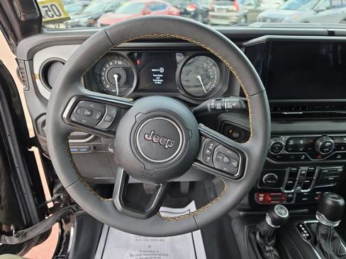 Used 2024 Jeep Wrangler Unlimited AWD/4WD image 12
