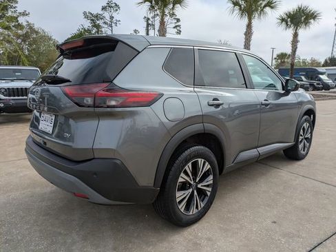 Used 2023 Nissan Rogue SV image 4