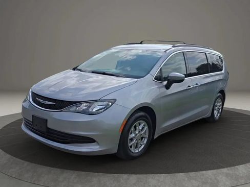 Used 2020 Chrysler Voyager Lxi FWD image 3