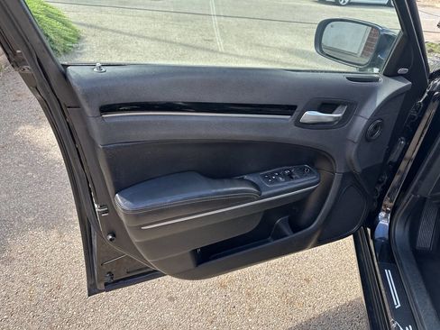 Used 2018 Chrysler 300 S image 16