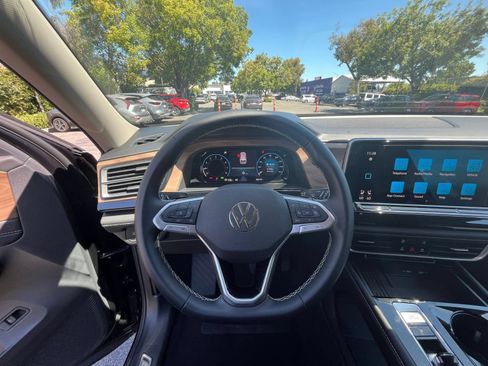 Used 2026 Volkswagen Atlas SE FWD image 33