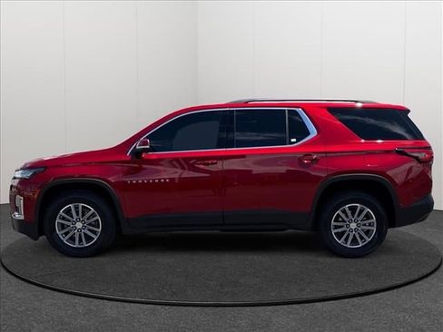 Used 2023 Chevrolet Traverse LT FWD image 2