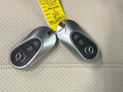 Used 2023 Mercedes-Benz C 300 4MATIC Sedan image 12