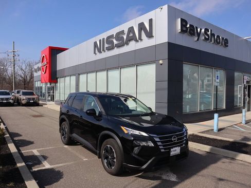 Certified 2025 Nissan Rogue SV AWD/4WD image 2