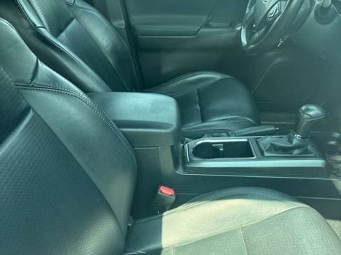 Used 2019 Toyota Tacoma TRD Off-Road w/ TRD Premium Off Road Package AWD/4WD image 10
