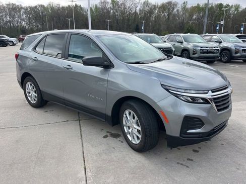 Used 2024 Chevrolet Equinox LS w/ LS Convenience Package image 8