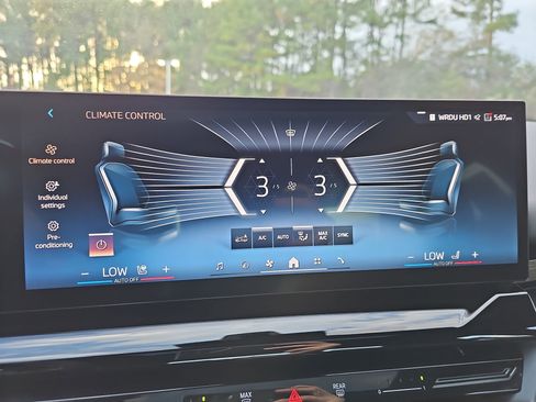 Used 2025 BMW 530i xDrive image 22