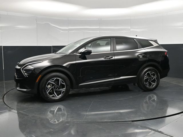 Used 2025 Kia Sportage LX FWD image 9
