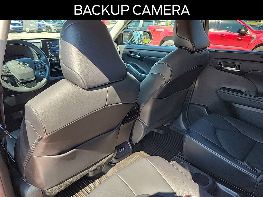 Used 2021 Toyota Highlander XLE AWD/4WD image 14