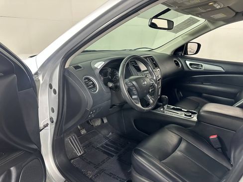 Used 2020 Nissan Pathfinder SL AWD/4WD image 16