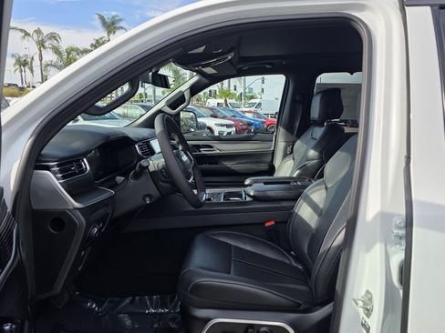 New 2026 Jeep Grand Wagoneer Limited AWD/4WD image 12