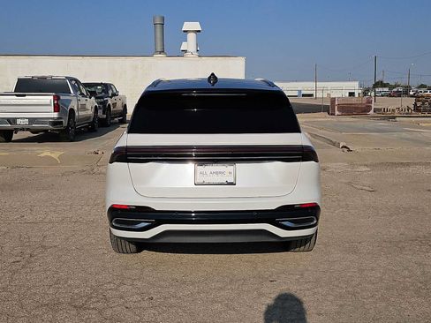 Used 2024 Lincoln Nautilus Reserve w/ Equipment Group 202A AWD/4WD image 7