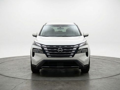 Used 2025 Nissan Rogue SV image 2