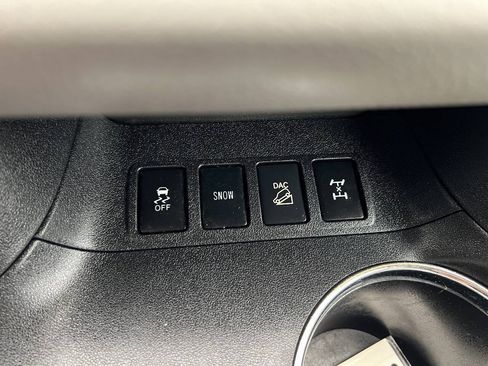 Used 2014 Toyota Highlander XLE AWD/4WD image 37