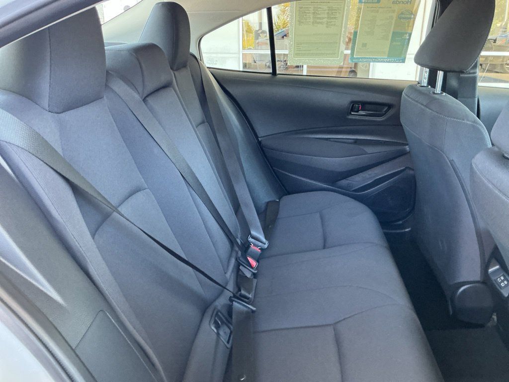 Used 2025 Toyota Corolla LE FWD image 31