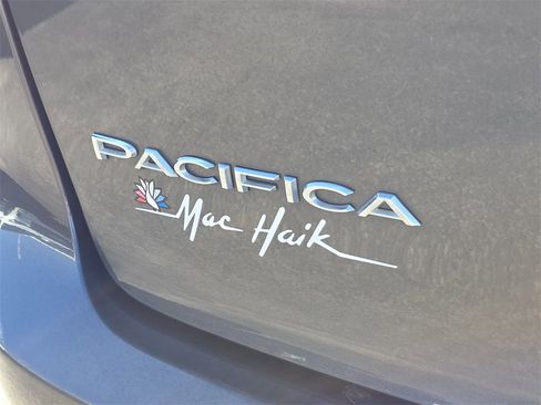 Used 2022 Chrysler Pacifica Touring-L image 9