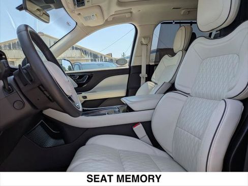 Used 2023 Lincoln Aviator Black Label w/ Dynamic Handling Package AWD/4WD image 21