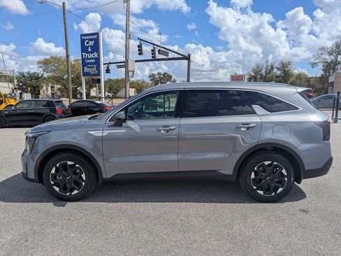Used 2025 Kia Sorento S w/ Panoramic Sunroof Package image 5