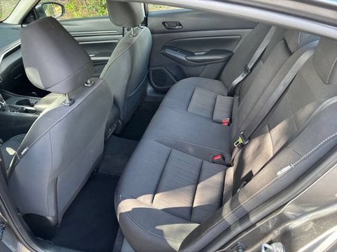 Used 2025 Nissan Altima 2.5 SV FWD image 27