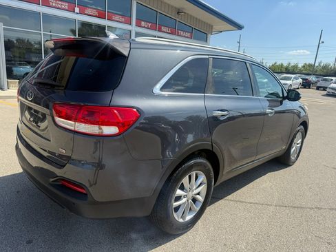 Used 2016 Kia Sorento LX w/ LX Convenience Package image 8