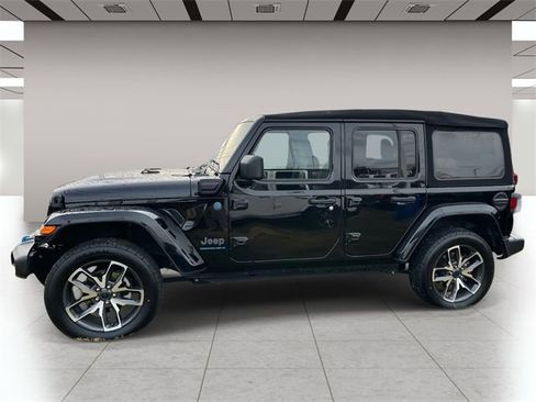 Used 2024 Jeep Wrangler Unlimited image 6