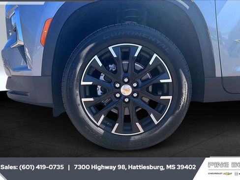 New 2026 Chevrolet Traverse LT w/ Sun and Wheel Package FWD image 7