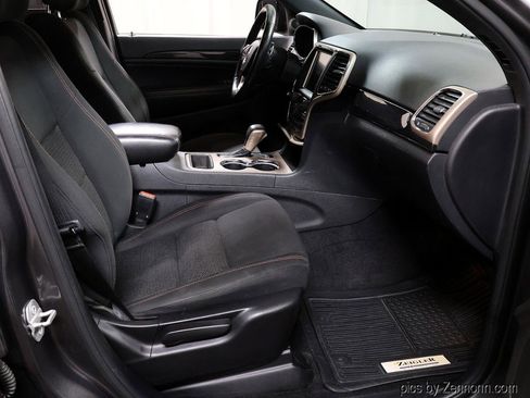 Used 2016 Jeep Grand Cherokee Laredo 75th Anniversary image 34