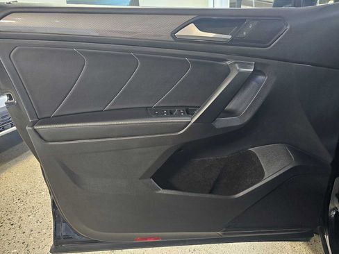Used 2023 Volkswagen Tiguan SE w/ Panoramic Sunroof Package FWD image 20