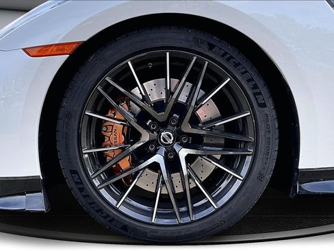 Used 2021 Nissan GT-R Premium AWD/4WD image 32