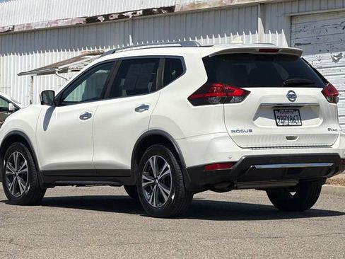 Used 2020 Nissan Rogue SV w/ Premium Package AWD/4WD image 6