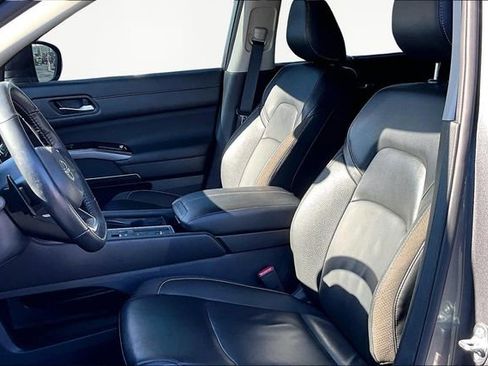 Used 2024 Nissan Pathfinder SL w/ SL Premium Package image 15