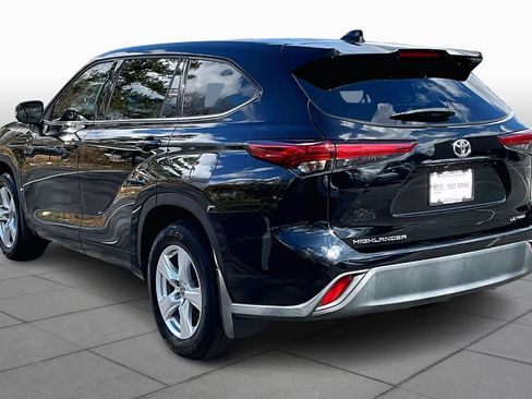 Used 2021 Toyota Highlander LE image 12