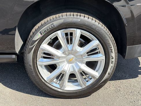 Used 2022 Chevrolet Suburban High Country RWD image 14