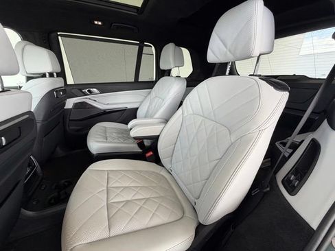 Used 2025 BMW X7 xDrive40i w/ Premium Package AWD/4WD image 27