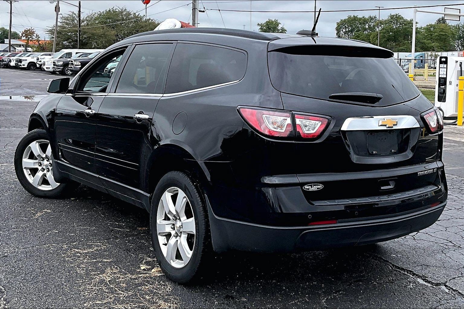 Used 2016 Chevrolet Traverse LT w/ Style and Technology Package FWD image 6