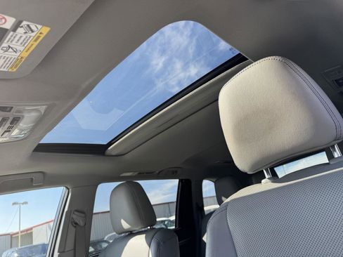 Used 2017 Toyota Highlander Limited image 15