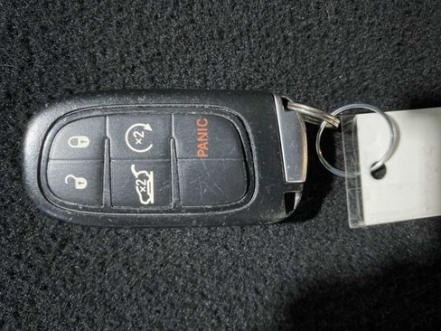 Used 2020 Jeep Cherokee Limited image 20