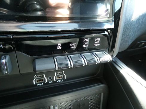 New 2026 RAM 2500 Laramie w/ Night Edition AWD/4WD image 30