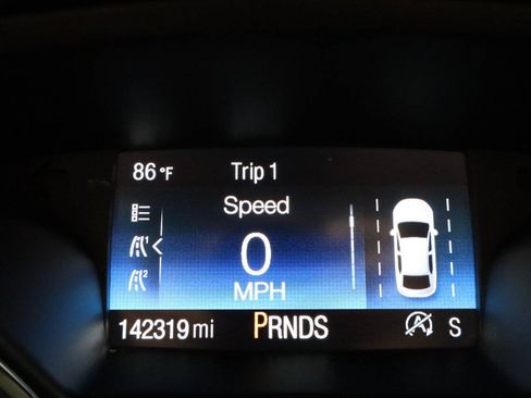 Used 2018 Ford Escape SE w/ Ford Safe & Smart Package FWD image 16