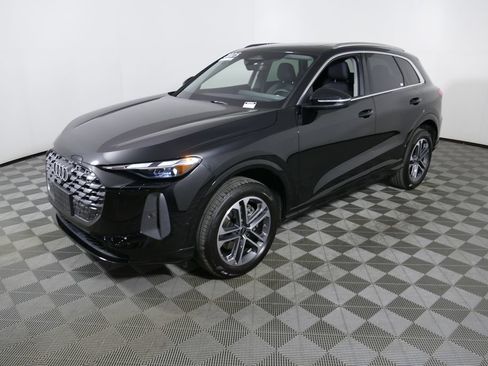 Certified 2025 Audi Q5 Premium w/ Convenience Package AWD/4WD image 7