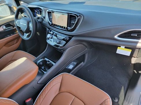 New 2026 Chrysler Pacifica Pinnacle AWD/4WD image 25