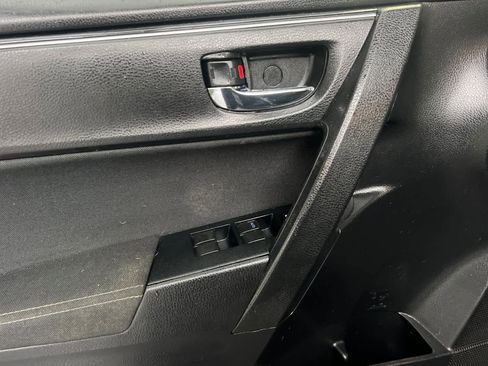 Used 2017 Toyota Corolla LE image 12