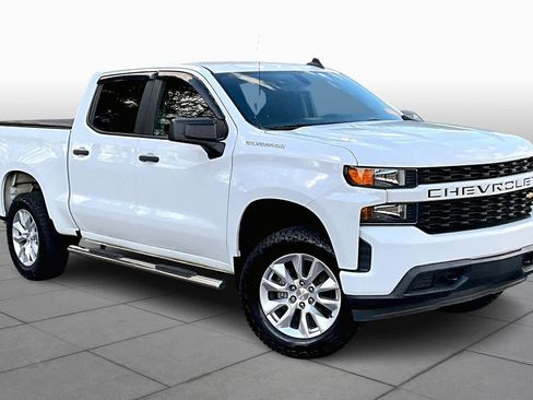 Used 2020 Chevrolet Silverado 1500 Custom w/ Custom Value Package image 3